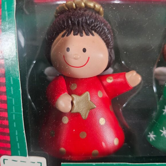 Hallmark "Seasons Greetings" Angel Salt And Pepper Shaker Set - Picture 5 of 9